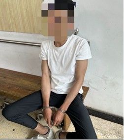 ▲彰化男車手持8張金融卡到銀行領錢遭警方逮捕。（圖／警方提供）