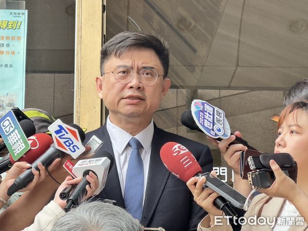 ▲▼民進黨中評會主委賴瑞隆受訪。（圖／記者杜冠霖攝）