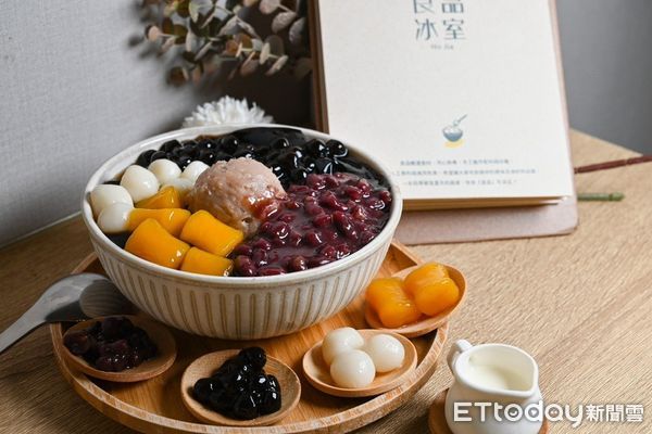 ▲市府串聯各式美食商家，憑商圈夜市券消費即能享受額外加碼優惠。（圖／記者許宥孺翻攝）