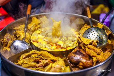 湳雅夜市「粵式牛雜鍋噴泉」挑戰牛鞭