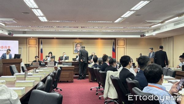 ▲▼交通部今於立法院交通委員會針對凍結48案進行專案報告。（圖／記者周湘芸攝）