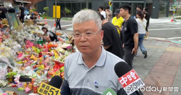 ▲▼             三峽重大車禍，區長表示避免帶易壞的生鮮食品到現場。（圖／記者邱中岳攝，下同）