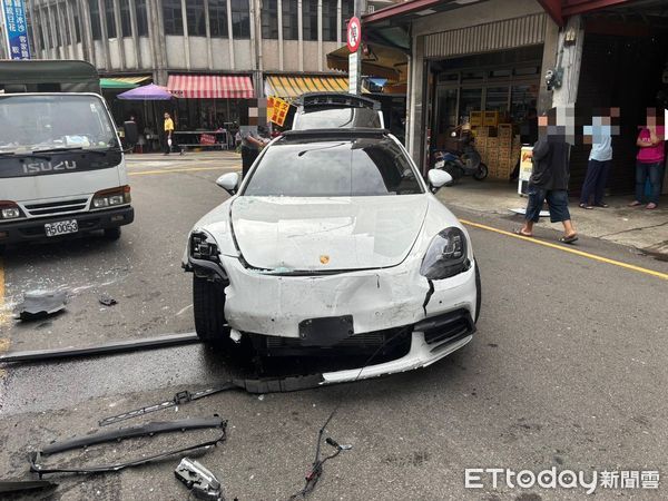 ▲台中開中古車行的鍾姓男子，開著保時捷跑車到苗栗找所謂的姦夫未果，開車衝撞2戶大門被法辦。（圖／記者楊永盛翻攝）