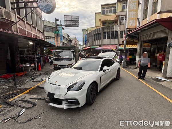 ▲台中開中古車行的鍾姓男子，開著保時捷跑車到苗栗找所謂的姦夫未果，開車衝撞2戶大門被法辦。（圖／記者楊永盛翻攝）