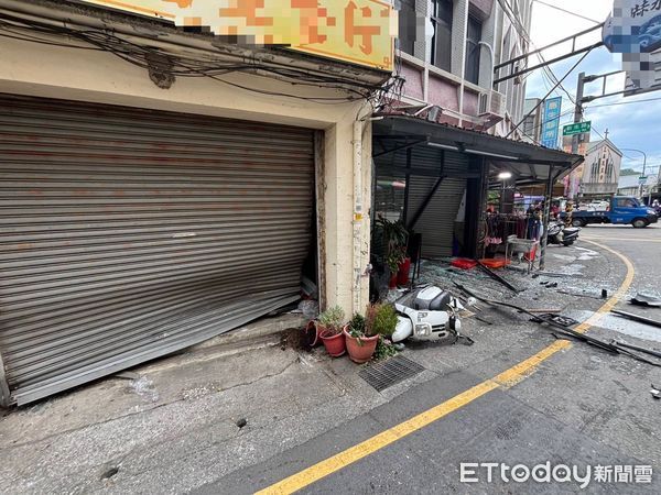 ▲台中開中古車行的鍾姓男子，開著保時捷跑車到苗栗找所謂的姦夫未果，開車衝撞2戶大門被法辦。（圖／記者楊永盛翻攝）