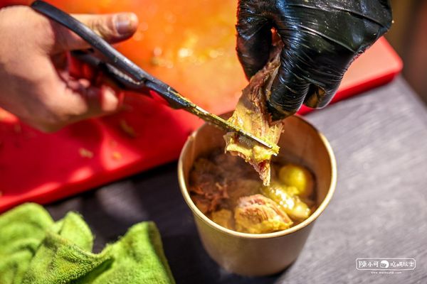 ▲▼正宗街頭粵式牛雜，噴泉牛肉料理隱藏版推薦。（圖／部落客陳小可的吃喝玩樂授權提供）