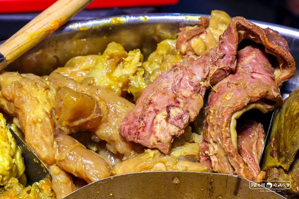 ▲▼正宗街頭粵式牛雜，噴泉牛肉料理隱藏版推薦。（圖／部落客陳小可的吃喝玩樂授權提供）