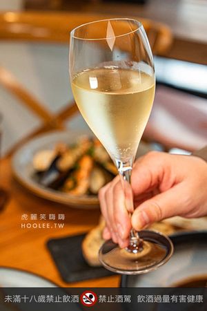 ▲▼STORY Restaurant 咖啡餐酒專門(高雄)巷弄裡的小餐館!手揉現烤無敵星星披薩,私房老酒甕燉牛排。（圖／部落客虎麗笑嗨嗨授權提供）