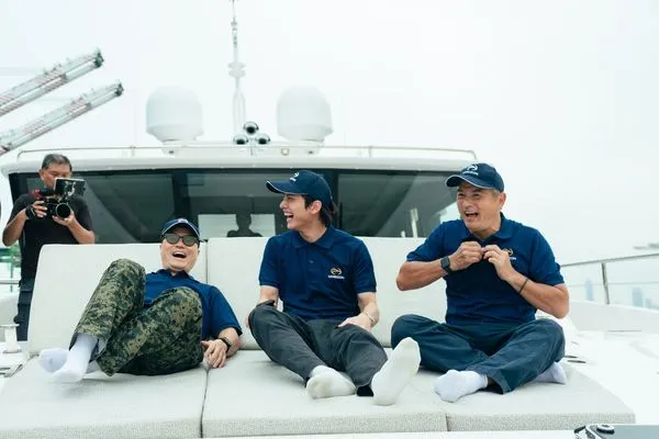 ▲▼李銘忠（左起）、范少勳、李銘順體驗遊艇豪華內裝             。（圖／公視提供）