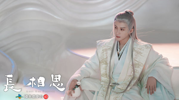 ▲檀健次在拍攝《長相思》，因長期戴面具造成臉部長痱子。（圖／緯來戲劇台提供）
