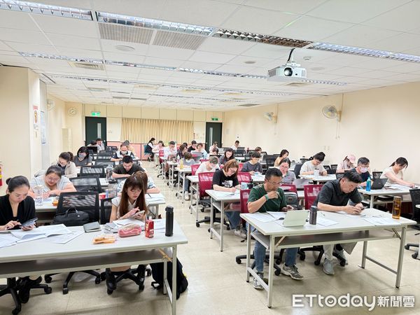 ▲台中市工商發展投資策進會舉辦經濟部iPAS「AI應用規劃師」初級考證講習班。（圖／記者游瓊華翻攝）