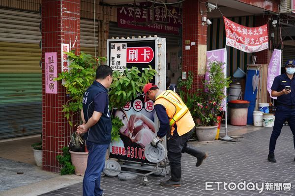 ▲斗六市公所於20日進行「斗六市外環道及市區人行道聯合清道作業」。（圖／記者游瓊華翻攝）