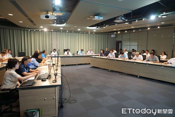 ▲雲林縣長張麗善緊急召開會議，請各局處進行各項業務30 %的預算控管。（圖／記者游瓊華翻攝）