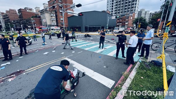 ▲▼綠線是余男原本正常返家路線，紅線是直衝北大國小衝撞路線，監視器拍下余男在左轉車道轉彎擦撞分隔島，旁邊是他擔任環保志工維護的三角公園，北大國小事故現場             。（圖／記者陳以昇攝）