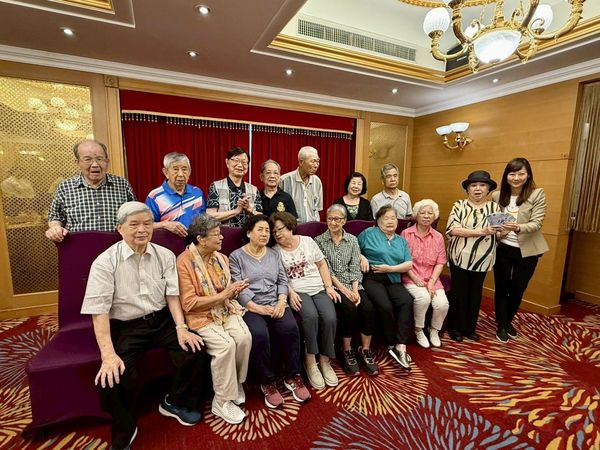 ▲陳淑芳與小學同學聚會的照片。（圖／翻攝自Facebook／陳淑芳Chen Shu-Fang）