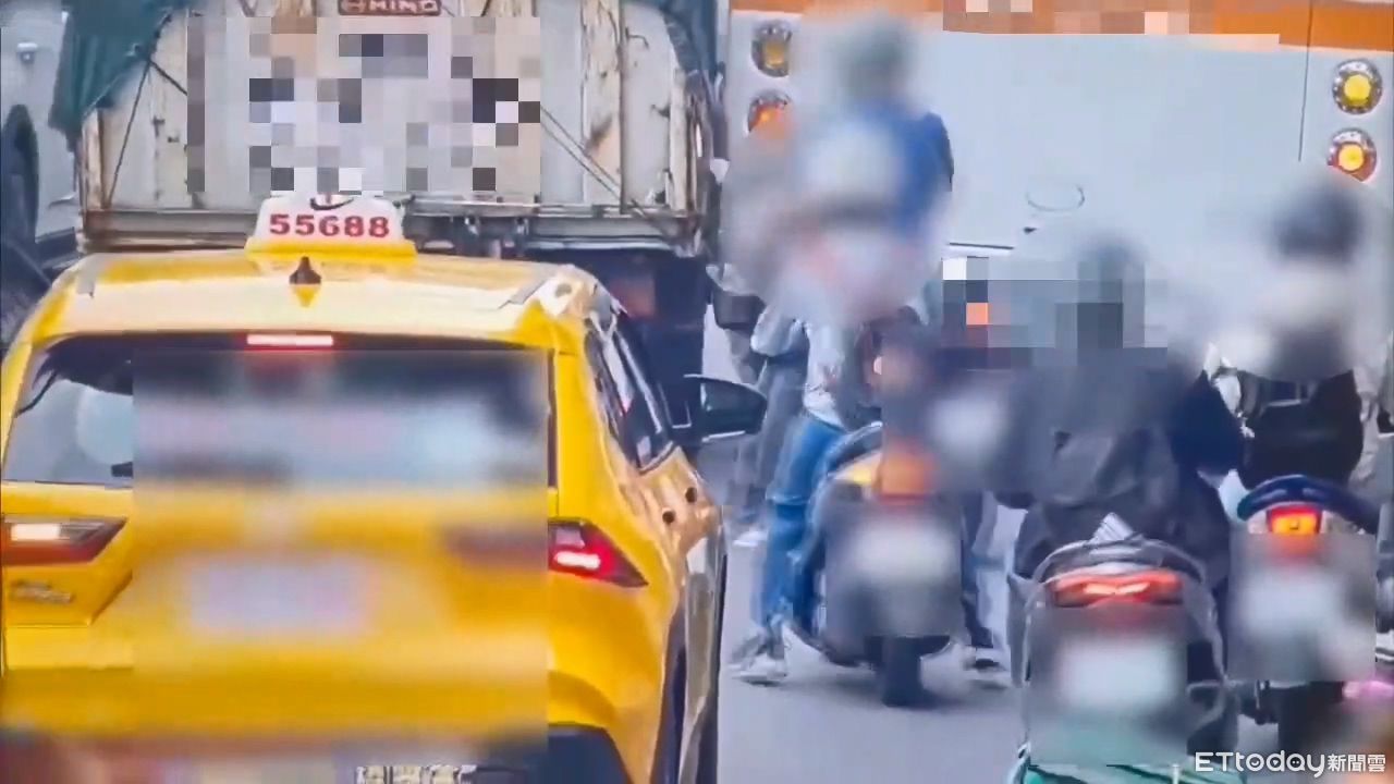 南港小貨車左轉右車身擦撞公車　雙方無酒駕警蒐證釐清肇責