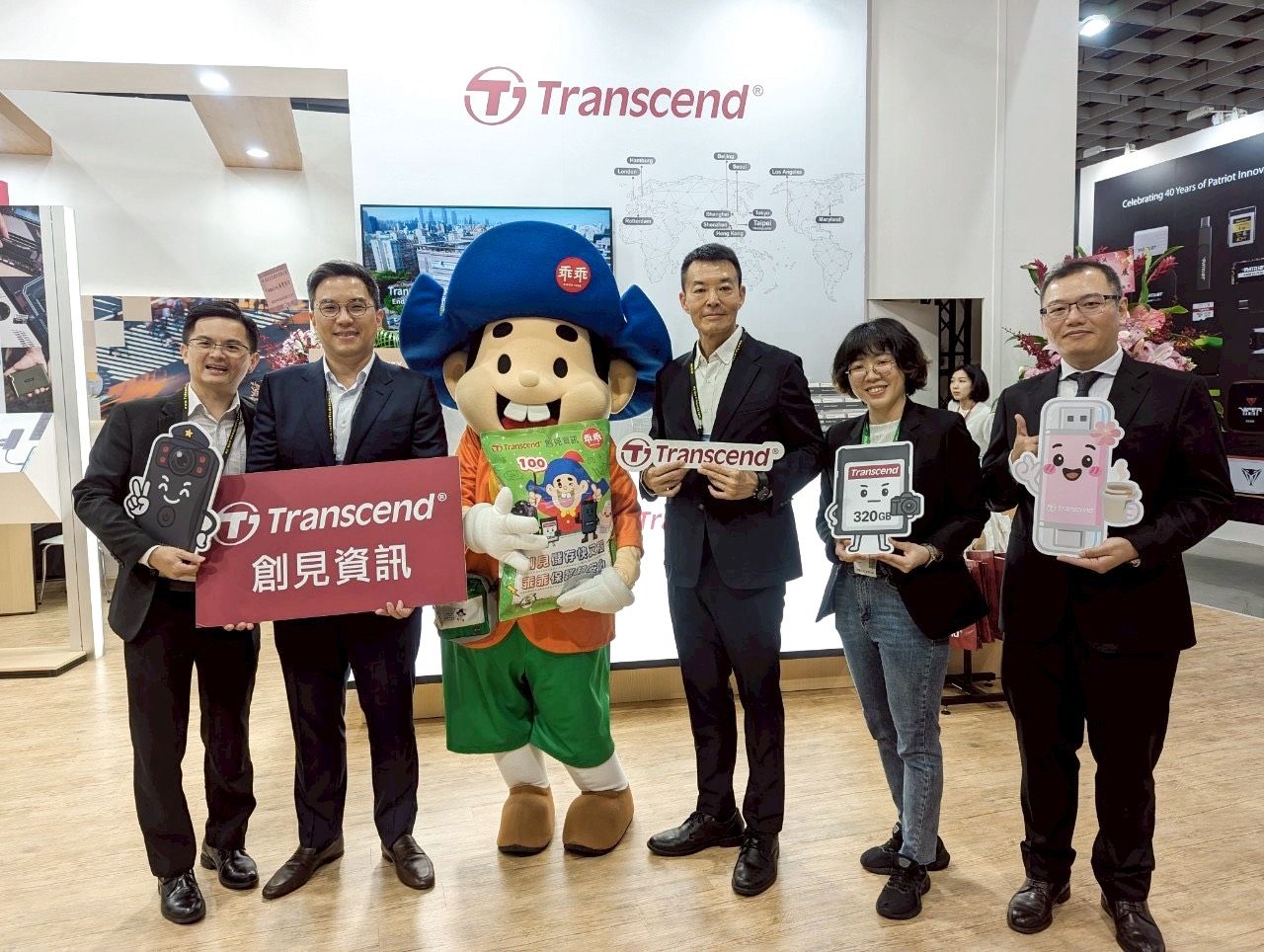 ▲▼乖乖驚喜現身COMPUTEX，引發參展人群討論十分吸睛。（圖／乖乖提供）