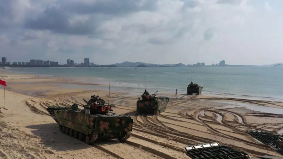 ▲▼共軍在閩南海域舉行「兩棲登陸演習」。共軍軍演示意圖。（圖／翻攝央視軍事）