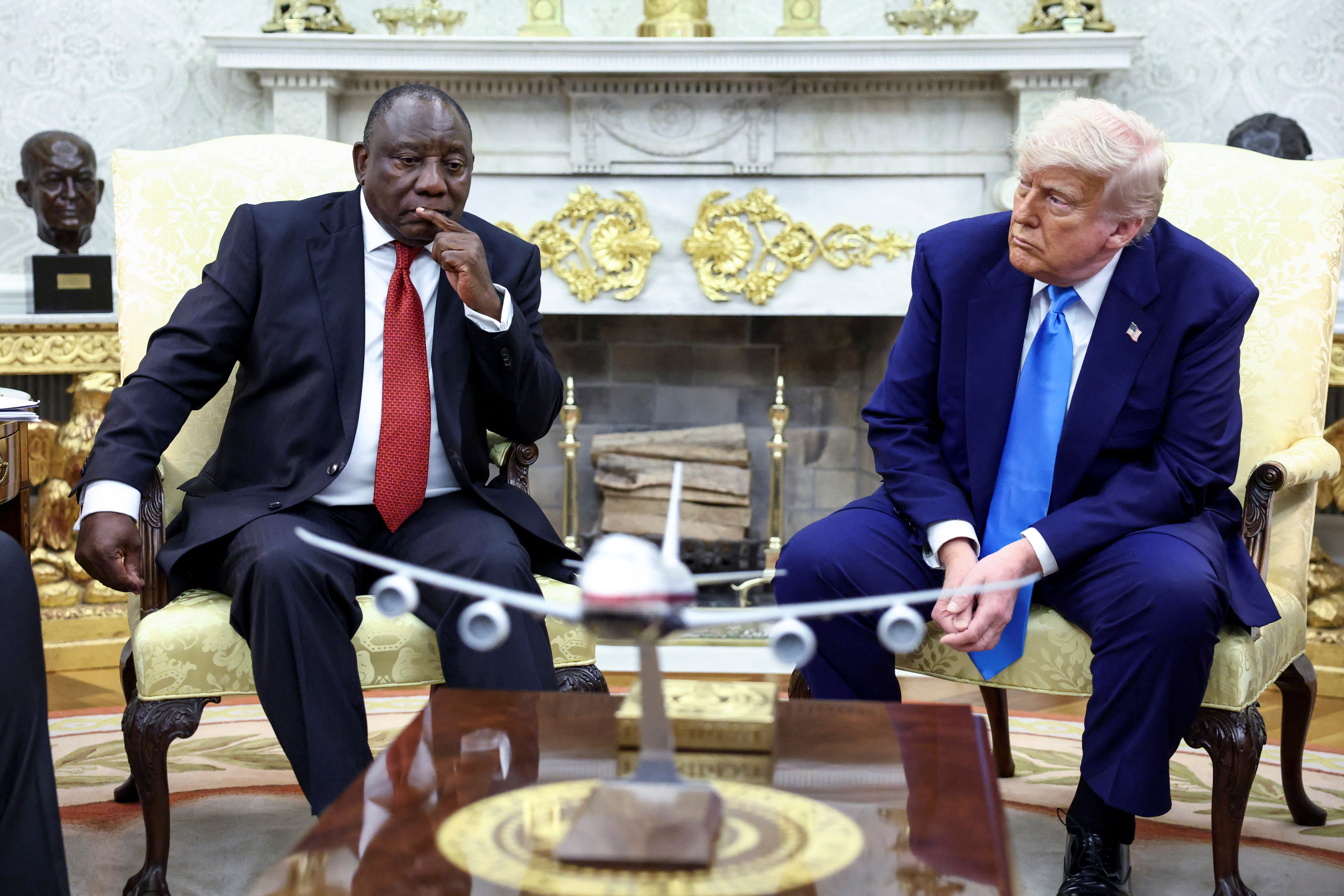 ▲▼美國總統川普在白宮會晤南非總統拉瑪佛沙，當播放影片時，氣氛急轉直下。（圖／路透）