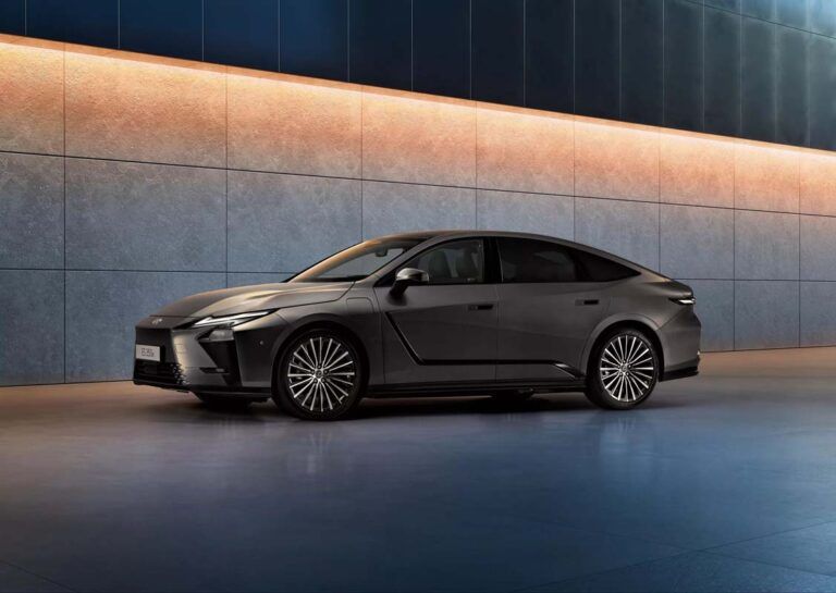 ▲LEXUS ES進軍歐洲市場，油電、電動版全都有。（圖／翻攝自LEXUS）