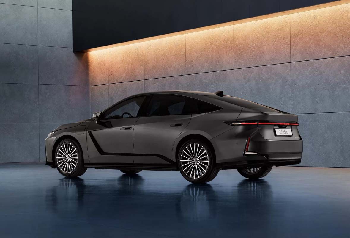 ▲LEXUS ES進軍歐洲市場，油電、電動版全都有。（圖／翻攝自LEXUS）