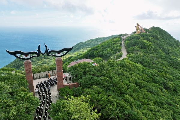 ▲▼靈鷲山。（圖／記者賴賴攝）