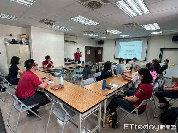 ▲南市消防五大隊舉辦消防安全講習，講師深入淺出解說設備法規與查核重點。（記者林東良翻攝，下同）