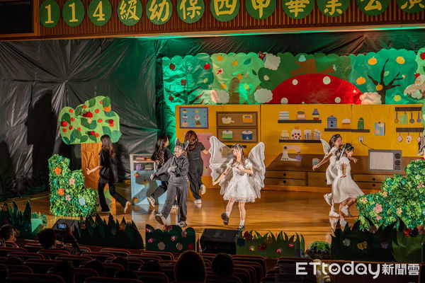 ▲嘉藥幼保系學生自編自導自演兒童劇《森林甜點師》，現場笑聲不斷。（記者林東良翻攝，下同）