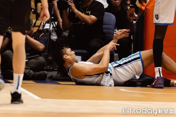 ▲42歲的「野獸」林志傑在總冠軍第7戰拚到左手腕骨折，賽後緊急送醫。（圖／記者杜奕君攝）