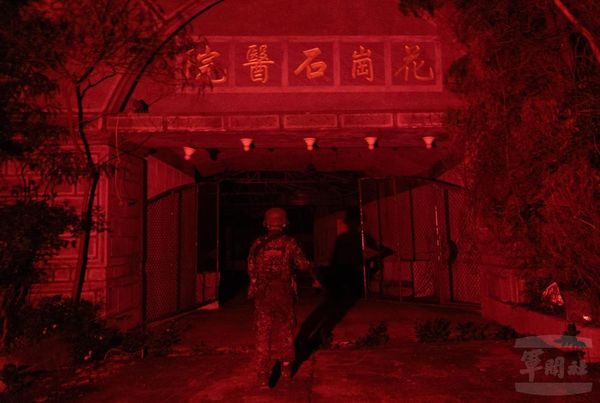 陸軍兩棲偵察「硬漢週」第二日　驗證戰技提升作戰能力