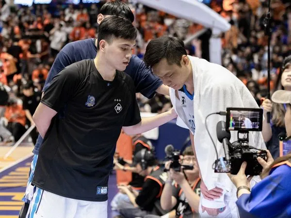 ▲林志傑左手腕遠端橈骨、尺骨、舟狀骨骨折，凌晨3點將緊急手術。（圖／勇士提供）