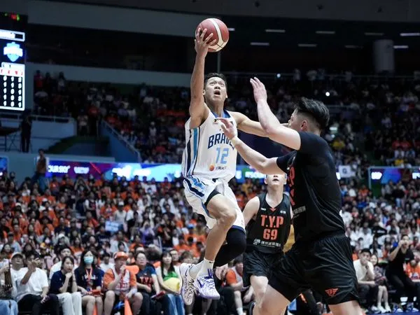 ▲林志傑左手腕遠端橈骨、尺骨、舟狀骨骨折，凌晨3點將緊急手術。（圖／勇士提供）