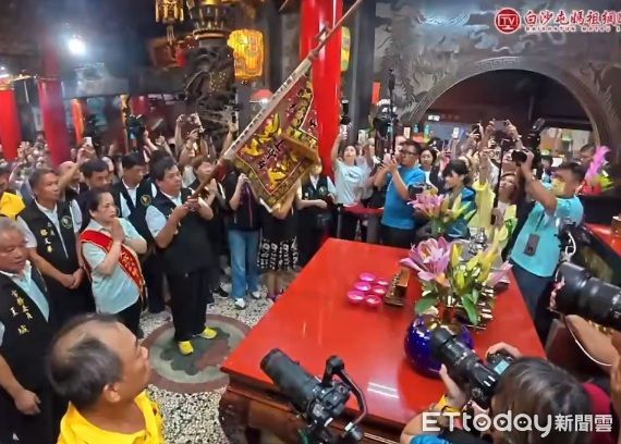 ▲白沙屯拱天宮媽祖今天凌晨舉行開爐儀式，為今年進香活動畫下圓滿句點。（圖／翻攝白沙屯媽祖網路電視台）