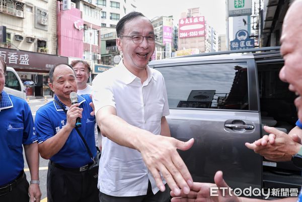 ▲▼朱立倫，葉元之反惡罷 戰獨裁 板橋場街講。（圖／記者周宸亘攝）