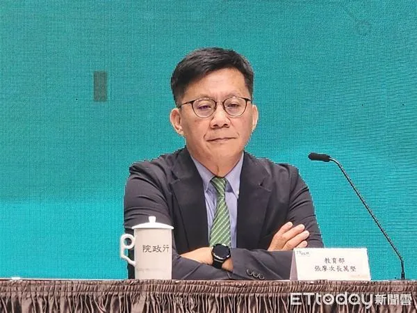 ▲▼教育部次長張廖萬堅出席行政院記者會。（圖／記者陳家祥攝）