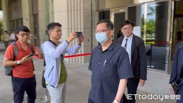 ▲前海基會董事長鄭文燦涉收賄500萬元，22日赴桃園地院開庭。（圖／記者沈繼昌攝，下同）