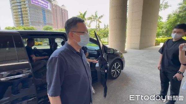 ▲前海基會董事長鄭文燦涉收賄500萬元，22日赴桃園地院開庭。（圖／記者沈繼昌攝，下同）