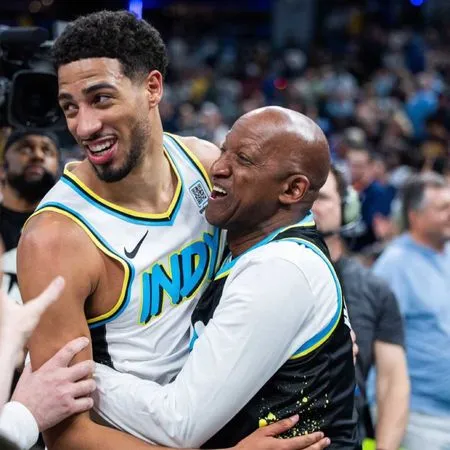 ▲▼哈利伯頓父親。（圖／翻攝自X／@PacersStatsMuse）