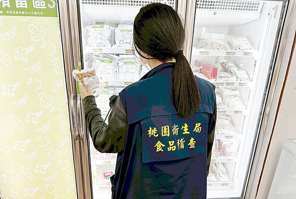 ▲桃園市衛生局在端午節前針對轄區賣場與食品製造場所進行抽驗。（圖／桃市府衛生局提供）