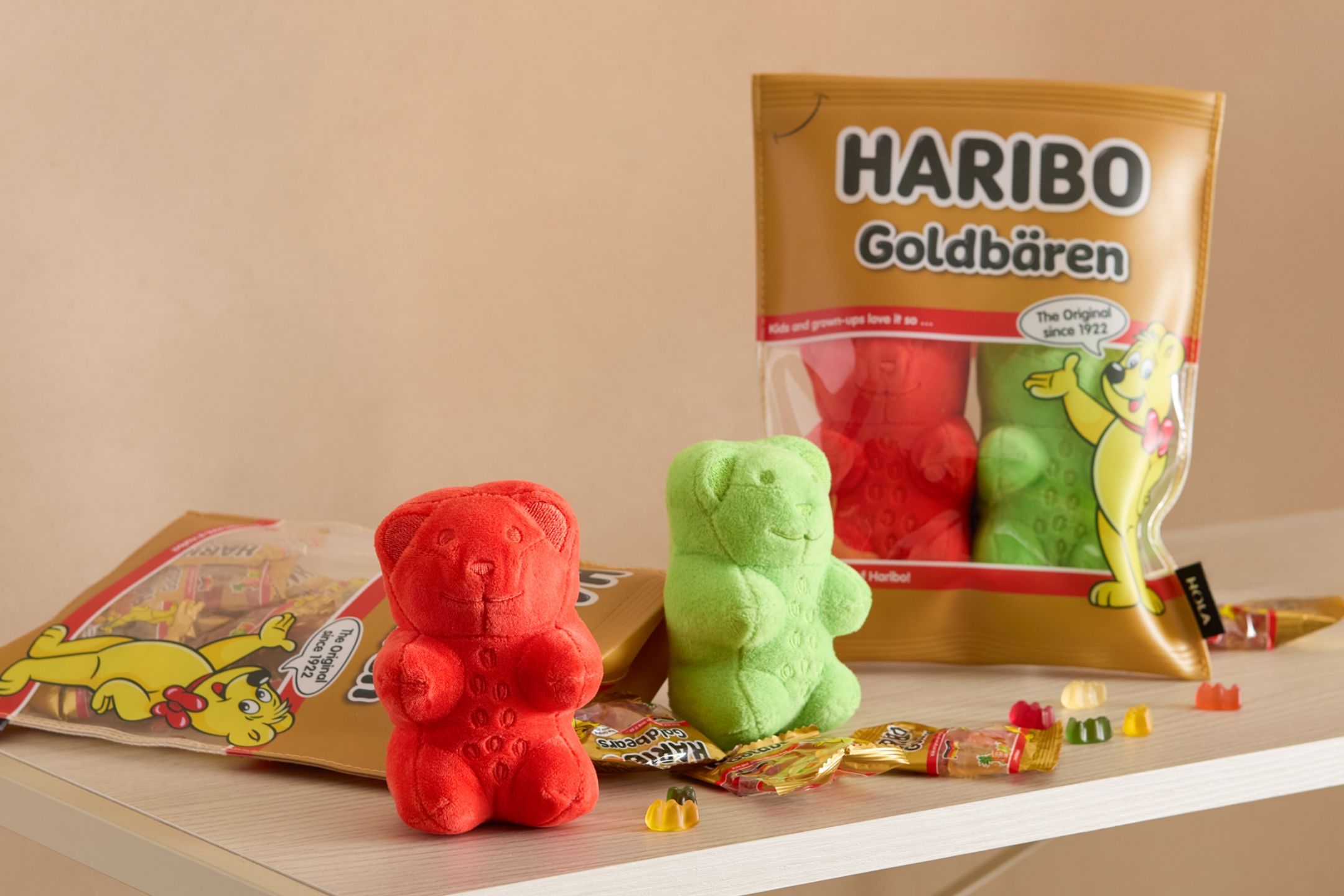 ▲HOLA x HARIBO 推出夏季聯名系列。（圖／業者提供）