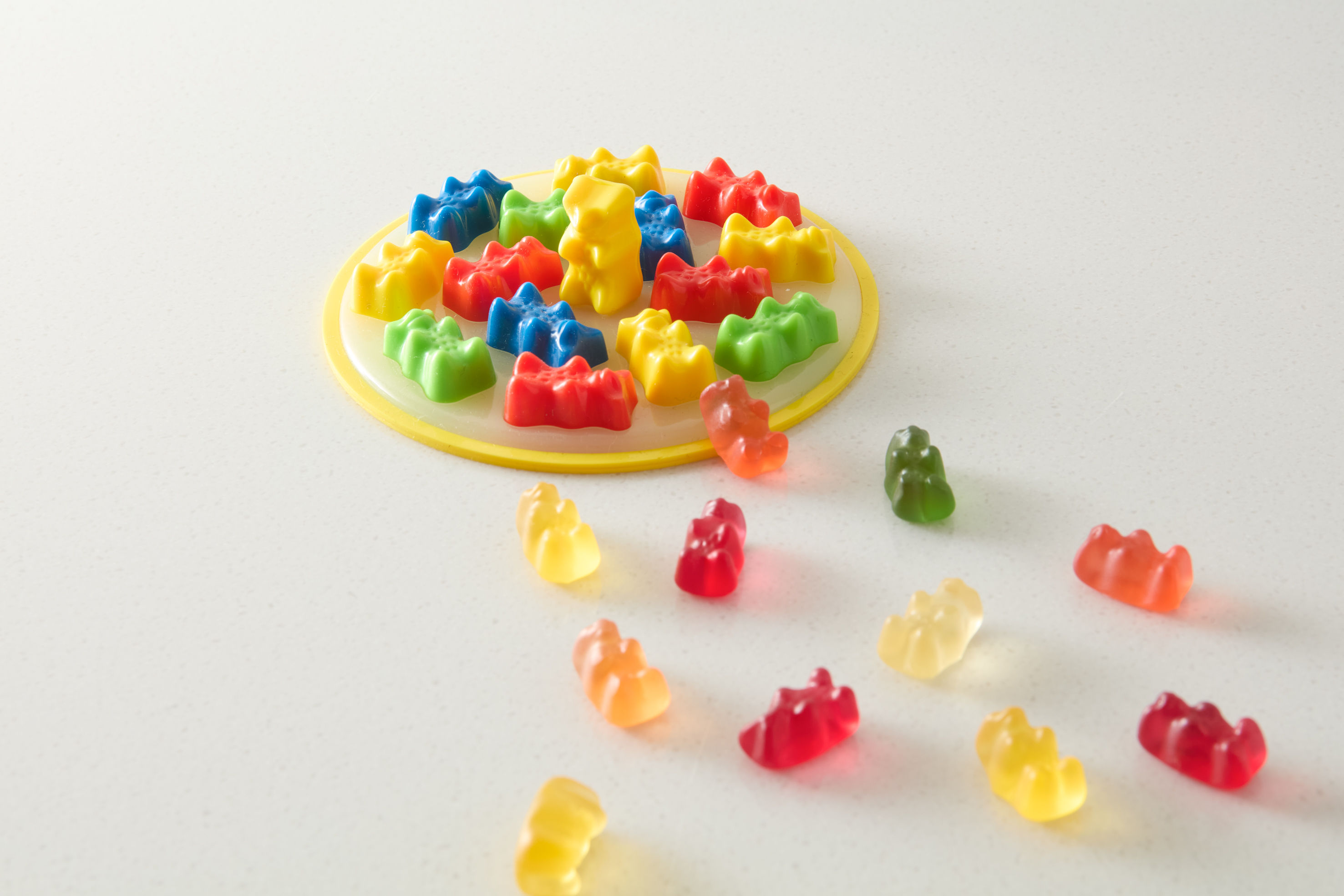 ▲HOLA x HARIBO 推出夏季聯名系列。（圖／業者提供）
