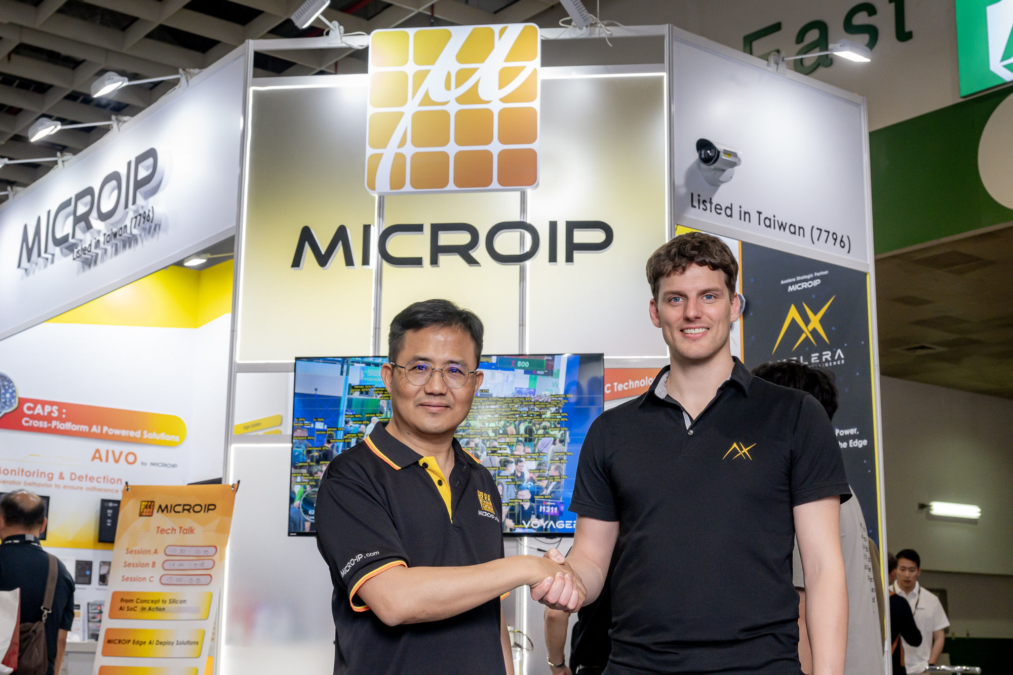 ▲▼擷發科技宣布與歐洲邊緣AI晶片新創公司Axelera AI正式建立戰略合作夥伴關係。圖中左為擷發科技業務暨行銷副總經理王俊凱，右為荷蘭人工智慧半導體新創公司Axelera AI 的 Steven Hunsche。（圖／擷發科技提供）