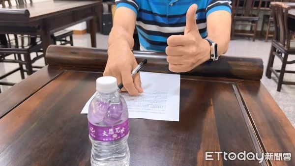 ▲▼校方豎起大姆指稱讚朱姊姊功課很棒，並表示會全力做好心理輔導。（圖／民眾提供，下同）
