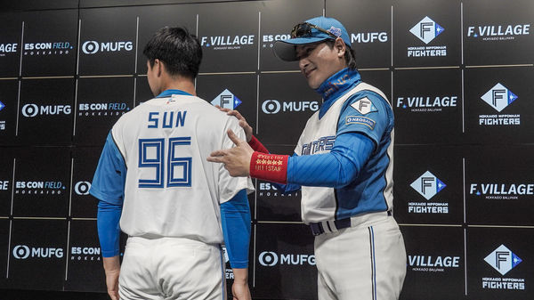 ▲▼ 日本北海道火腿，「台灣至寶」孫易磊今轉支配下火速上一軍，父母出席記者會 。（圖／悍創運動行銷提供）