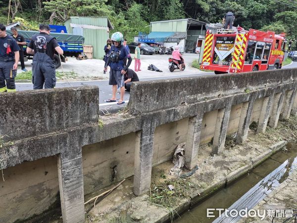 ▲▼新北男墜落3米深排水溝             。（圖／記者陳以昇翻攝）