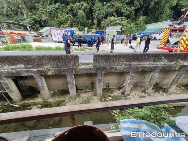 ▲▼新北男墜落3米深排水溝             。（圖／記者陳以昇翻攝）