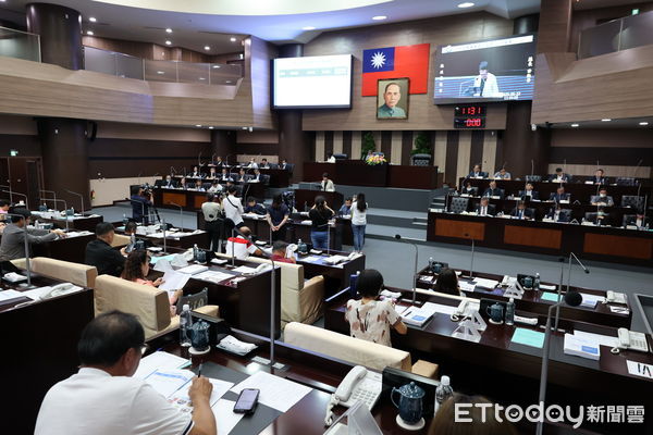▲南投縣長許淑華於縣議會定期會報告上半年施政成果。（圖／南投縣政府提供）