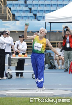 ▲▼藝人昆凌的爺爺Laurence Quinlivan此次世壯運報名五個比賽項目，在今日的90+男子組鉛球比賽中再添一面金牌。（圖／記者湯興漢攝）