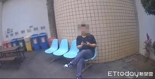 ▲孫男到看守所接見，卻抽起喪屍煙彈，行為怪異遭民眾檢舉。（圖／記者陸運陞翻攝）