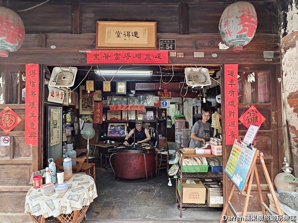 ▲▼連得堂餅家》台南伴手禮藏在巷弄百年手工煎餅古早味台南小吃每人限購2包。（圖／部落客Darren蘋果樹旅遊玩樂誌授權提供）